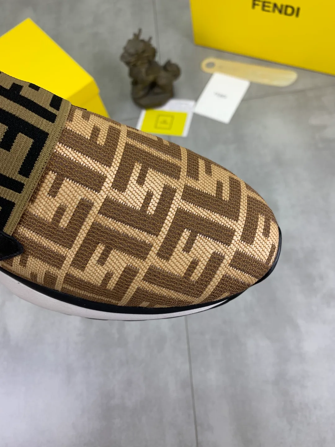 ​Men's shoes 💰P440 💰【New】Little monster 🆘 New FENDI 🕶️🕶️Simple routing effect, showing an elegant and cool driving shoe 🎬Using imported calfskin + first-layer pigskin lining🐂Excellent material🎬Detailed workmanship 🤗Comfortable foot feel➰➰. ​Pair it with any outfit to show your taste and temperament, low-key luxury ♻️Design ​simple and elegant ​noble and fashionable 🍃​Very loved and favored by trendy men 💓❤️size: 38-44 (45 customized) 3️⃣colors available